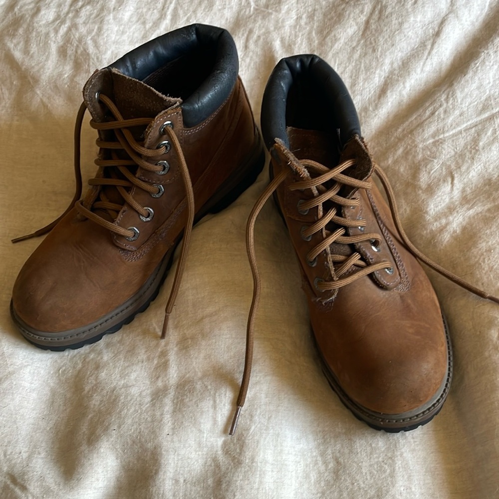 Skechers waterproof Boots size 8.5 Air-cooled memory foam
